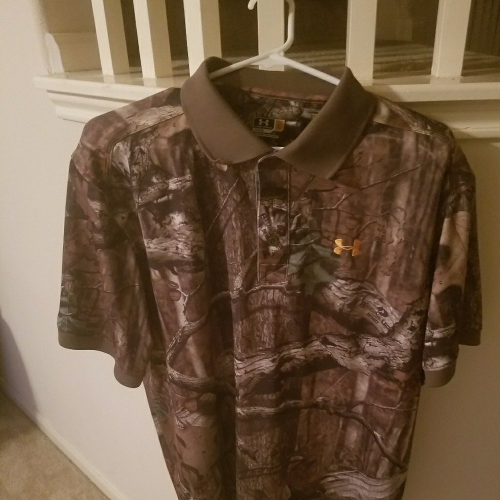 MENS SIZE L- UNDER ARMOUR CAMO COLLARED SHIRT